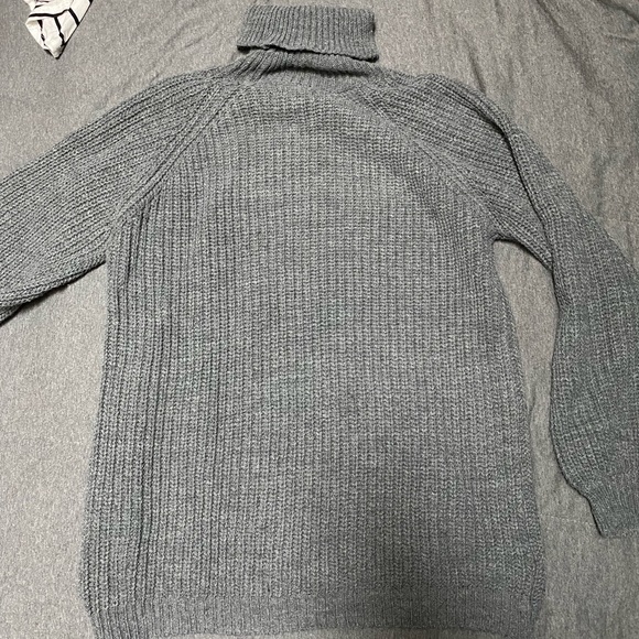 AE gray knit turtleneck - Picture 2 of 5